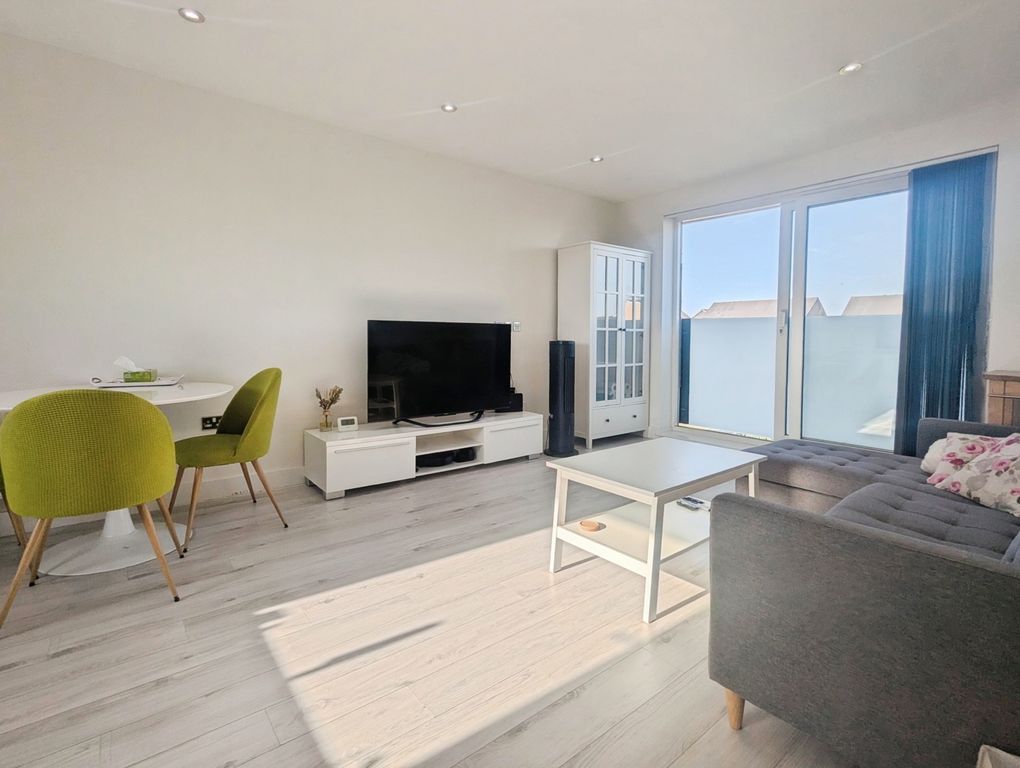 Property photo 2 of 10 Pbox-Img.Jpg
