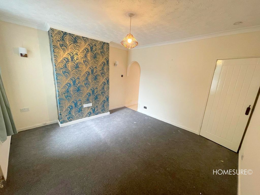 Property photo 3 of 10 Dining Room