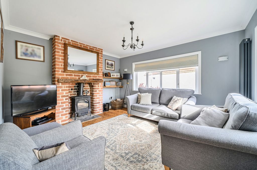 Property photo 2 of 19 1446979-9-69Df5dc...