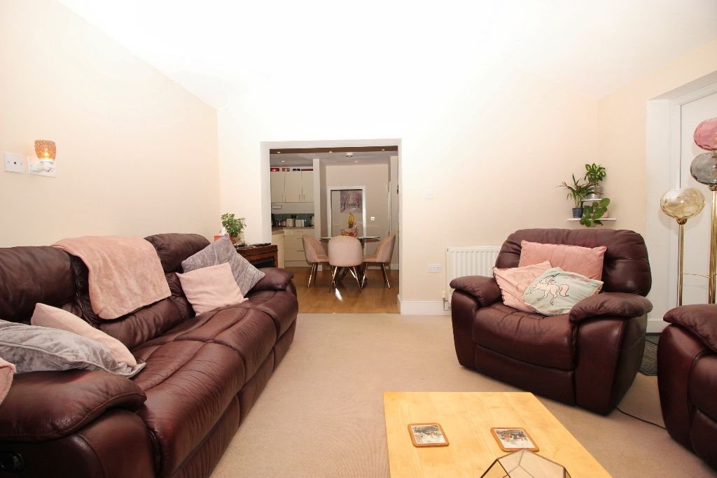 Property photo 3 of 13 Lounge