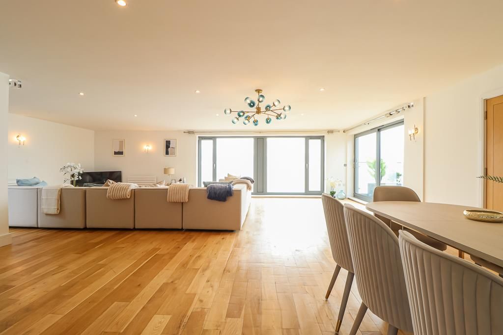 Property photo 3 of 42 Open Plan Family Room