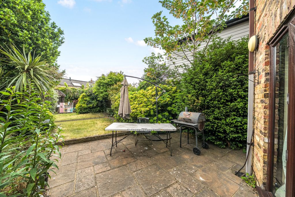 Property photo 3 of 11 Garden