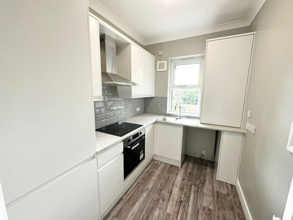 Property photo 1 of 9 Kitchen