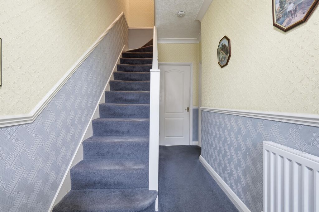 Property photo 2 of 24 Hallway