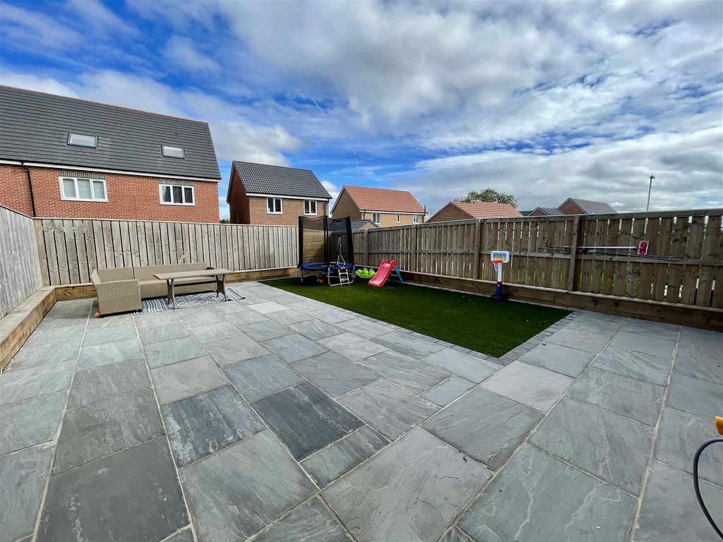 Property photo 2 of 16 Externally