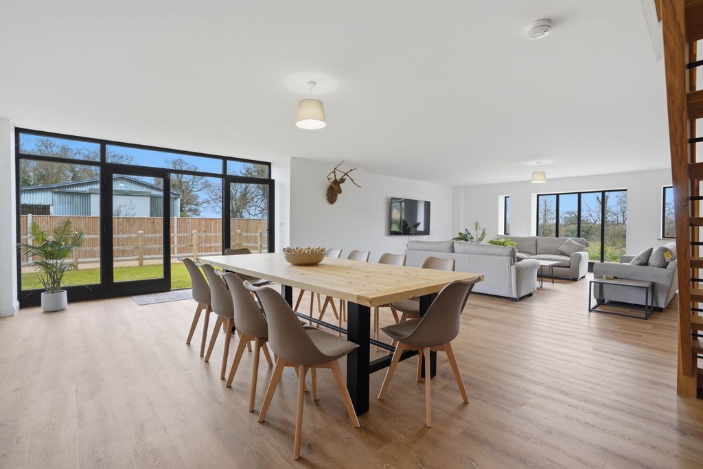 Property photo 2 of 40 Tdf04590