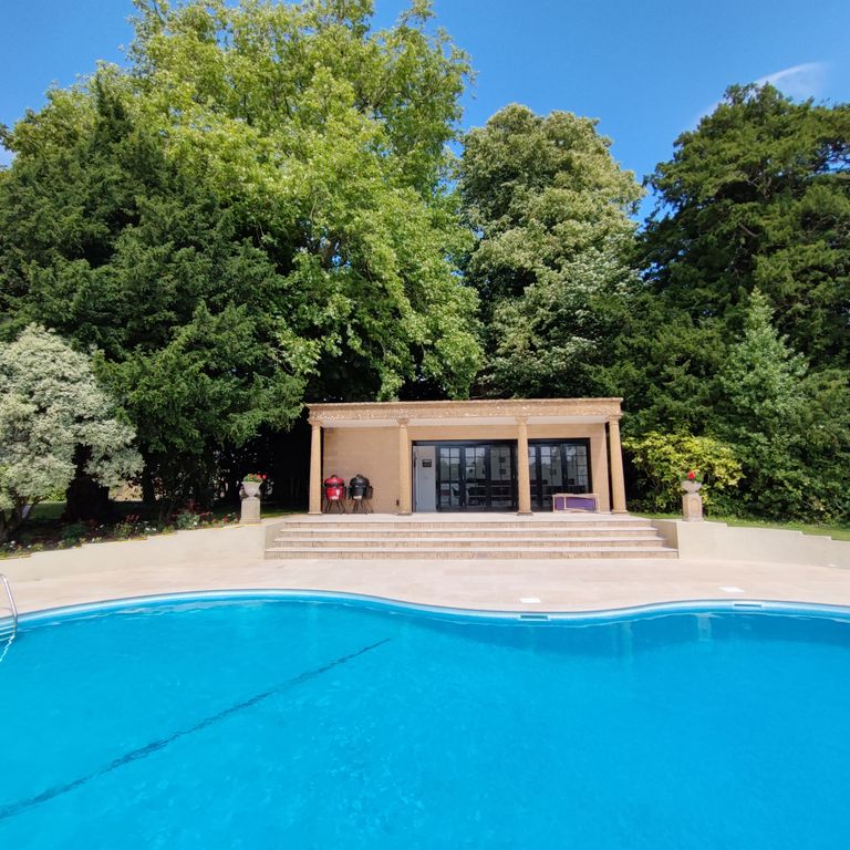 Property photo 1 of 13 Image