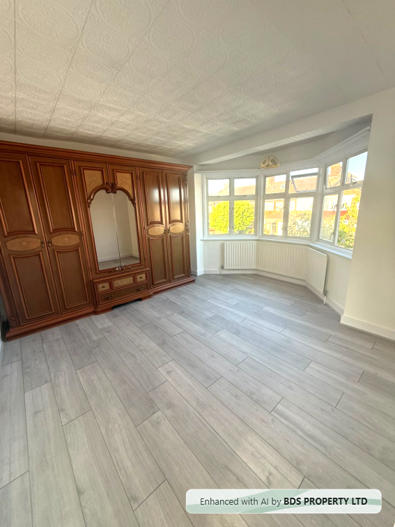 Property photo 1 of 12 Beautifully Refurbished 4-Bedroom End-Terrace Family Home – En3