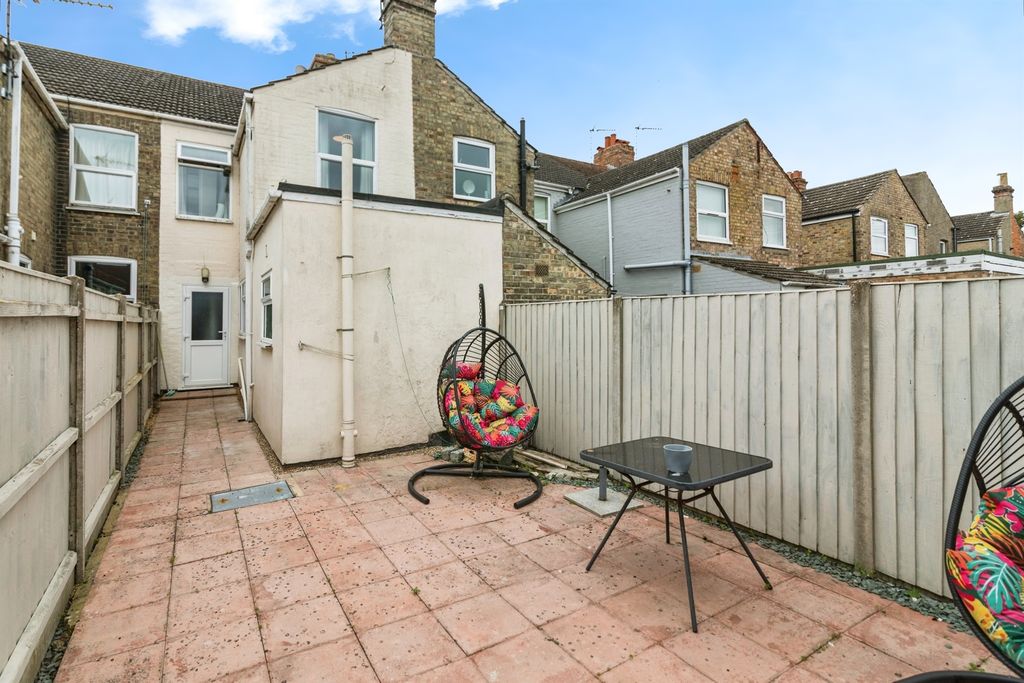Property photo 2 of 18