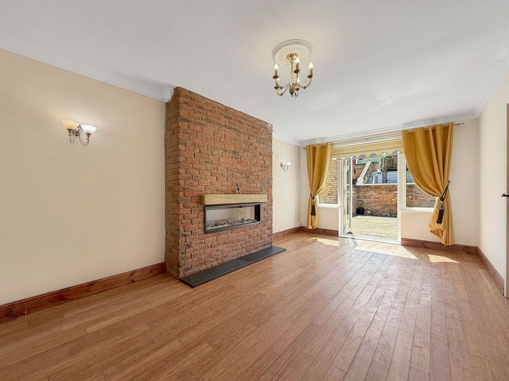 Property photo 2 of 27