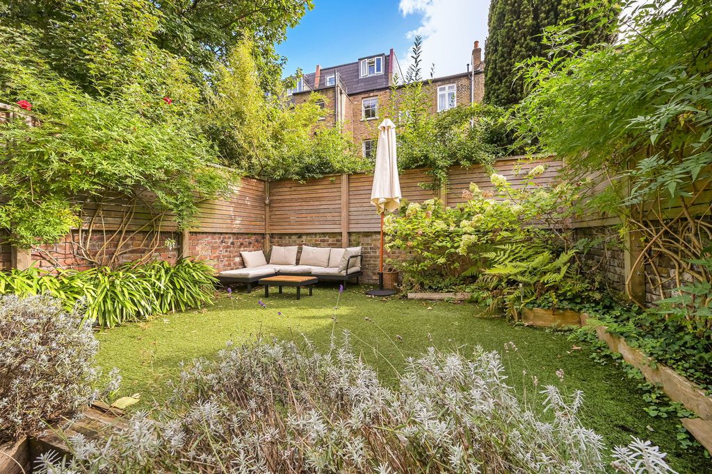 Property photo 1 of 18