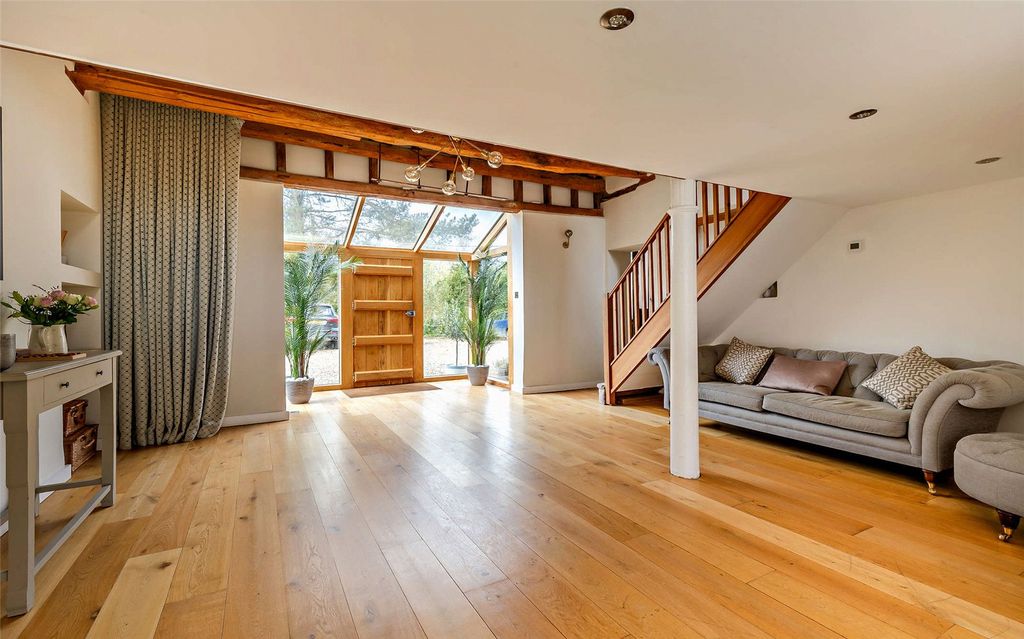 Property photo 2 of 33 Hallway