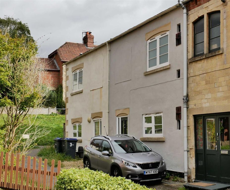 Property photo 2 of 21