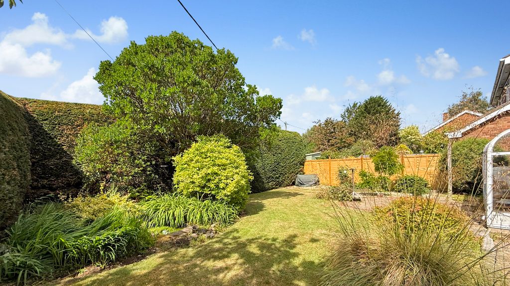 Property photo 2 of 14 Garden