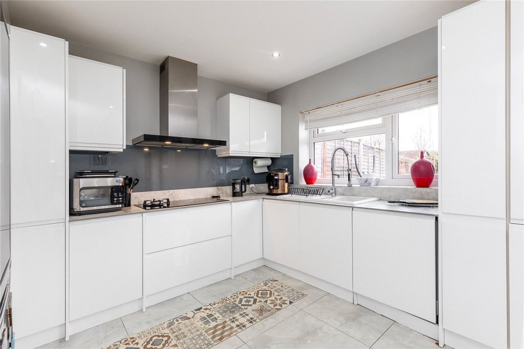 Property photo 3 of 14 Picture No. 16