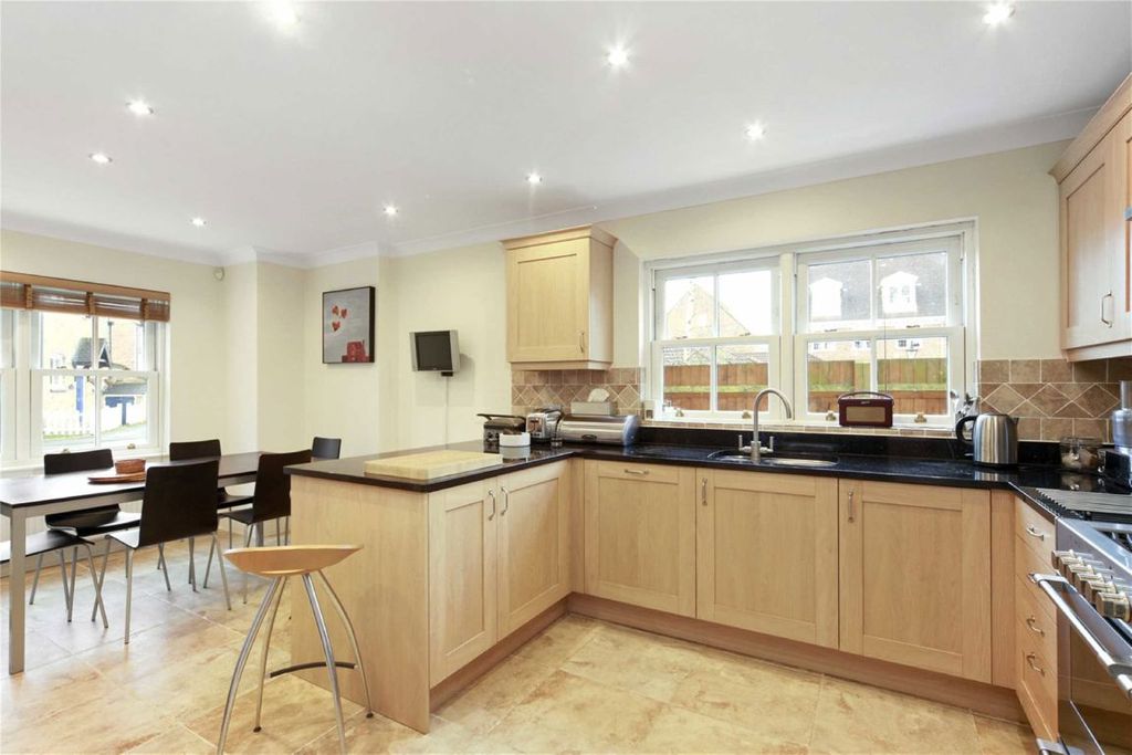 Property photo 2 of 8