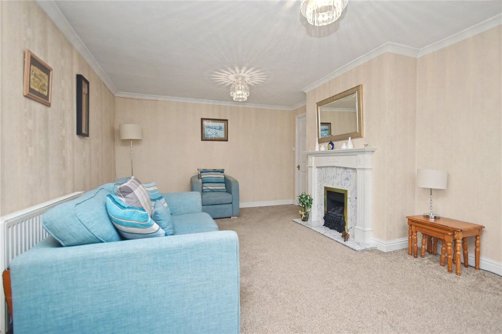 Property photo 2 of 18 Picture No. 11