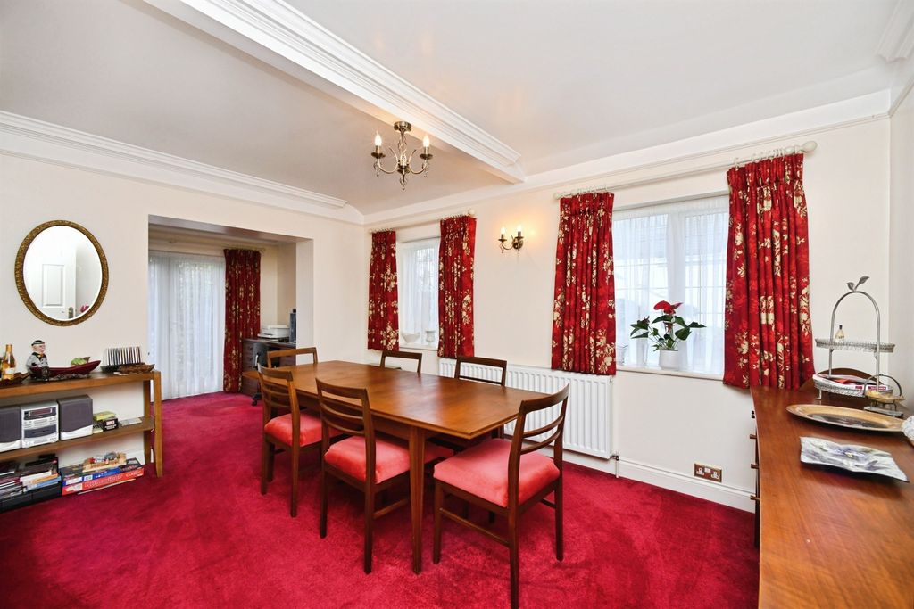 Property photo 3 of 34