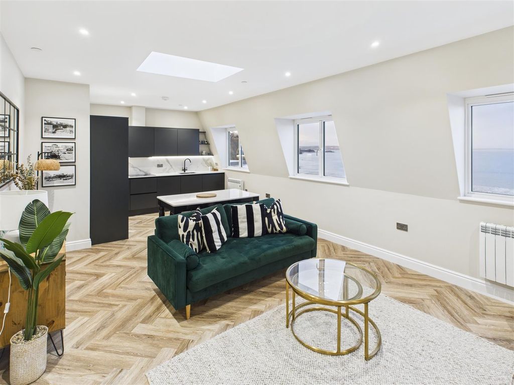 Property photo 3 of 28