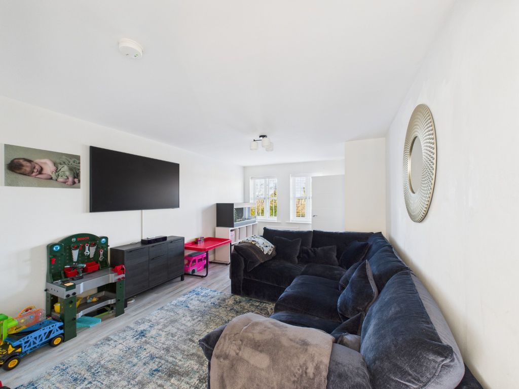 Property photo 2 of 14 4623656