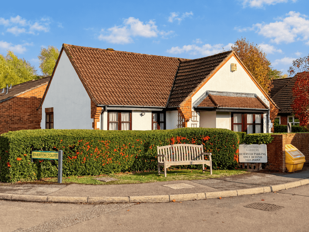 Property photo 1 of 18 Emerton Court, Northchurch, Berkhamsted