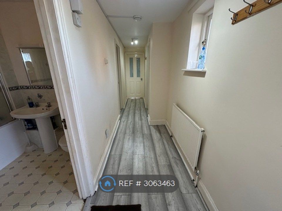 Property photo 3 of 7 Hall Way