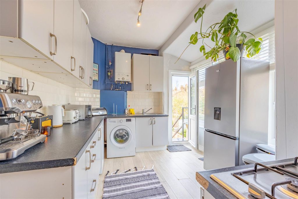 Property photo 3 of 16 Kitchen