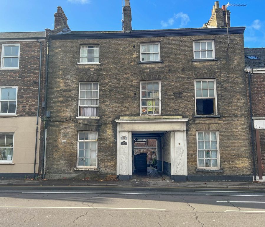 Property photo 1 of 18