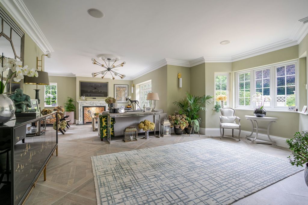 Property photo 2 of 14