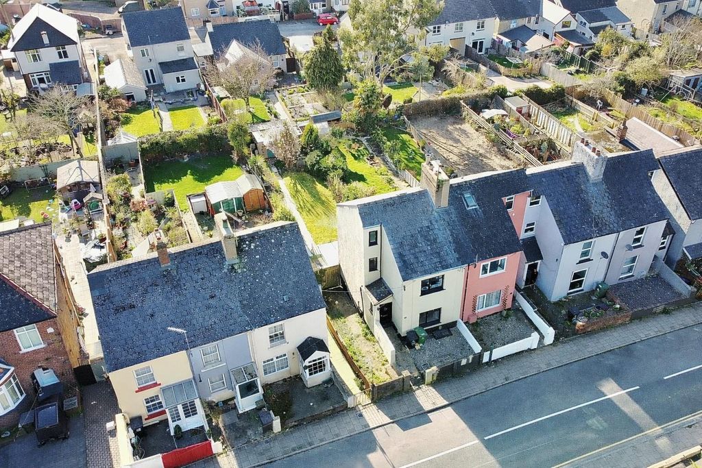 Property photo 2 of 23