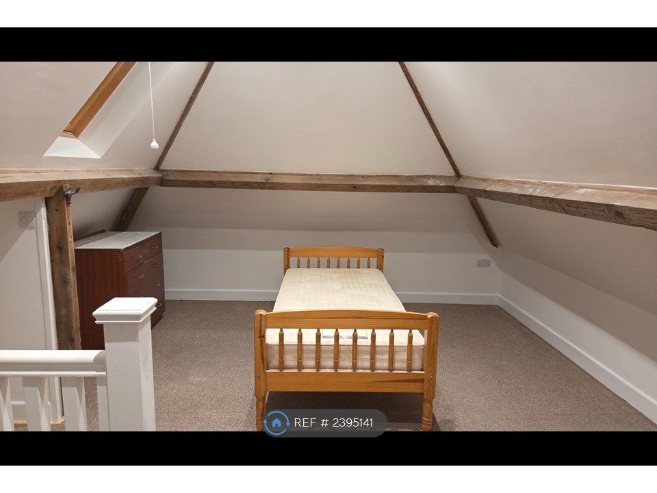 Property photo 3 of 7 Large Attic Double Bedroom