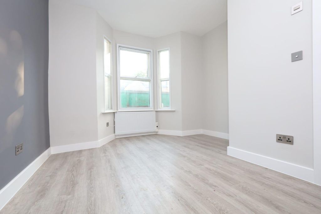Property photo 3 of 18 Bedroom