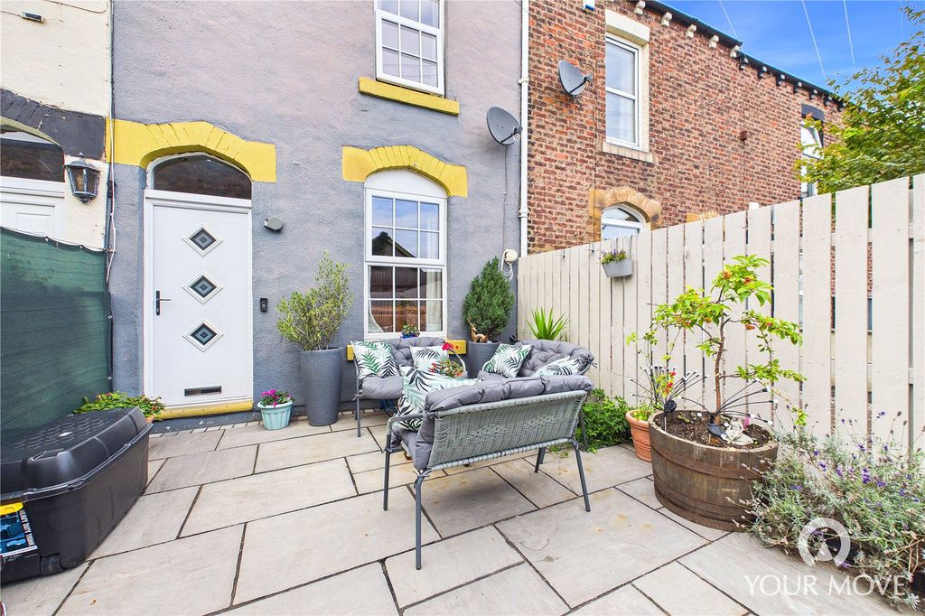 Property photo 1 of 17 External