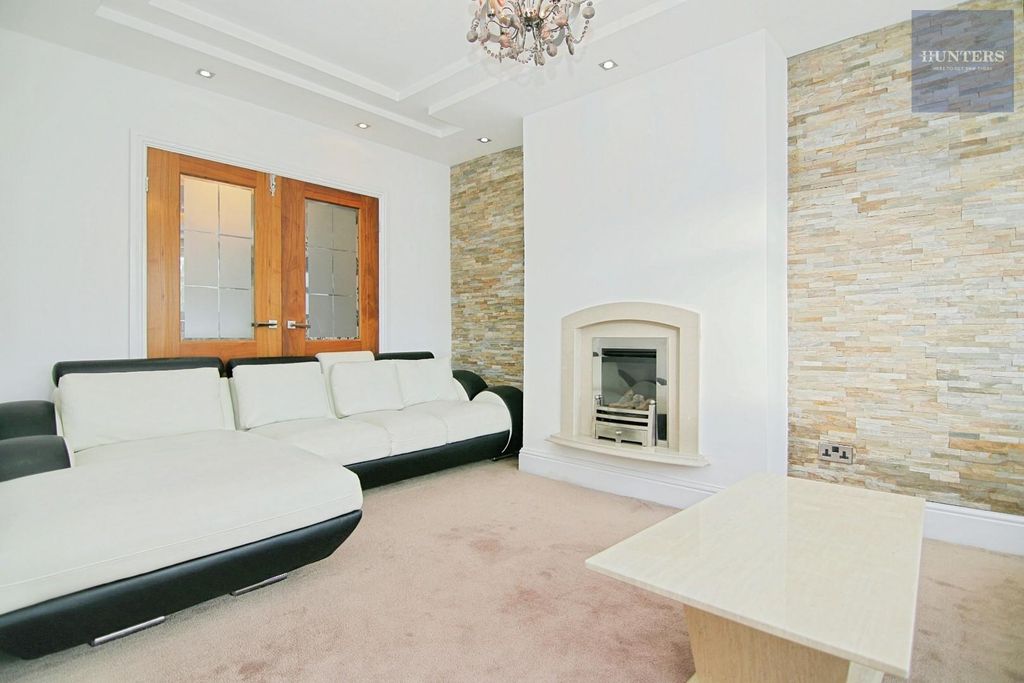 Property photo 2 of 17 Living Room