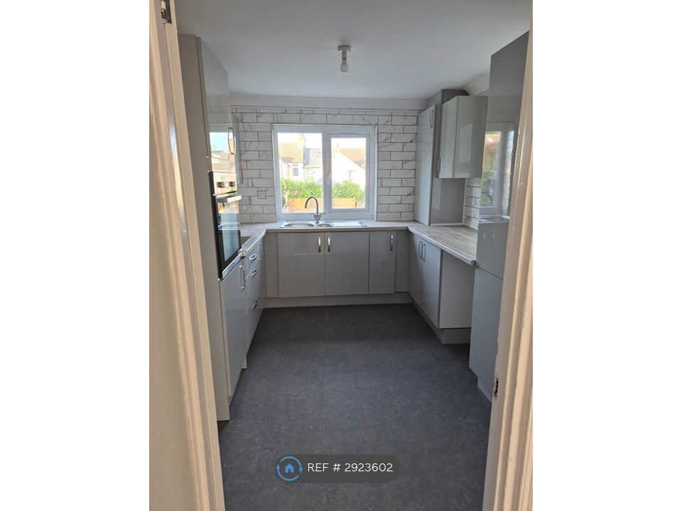 Property photo 2 of 19 Kitchen
