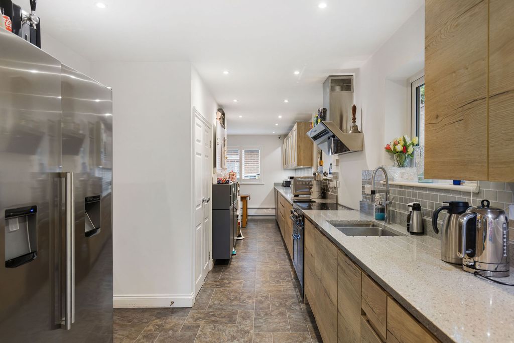 Property photo 3 of 16 R6M29017-Enhanced-Nr