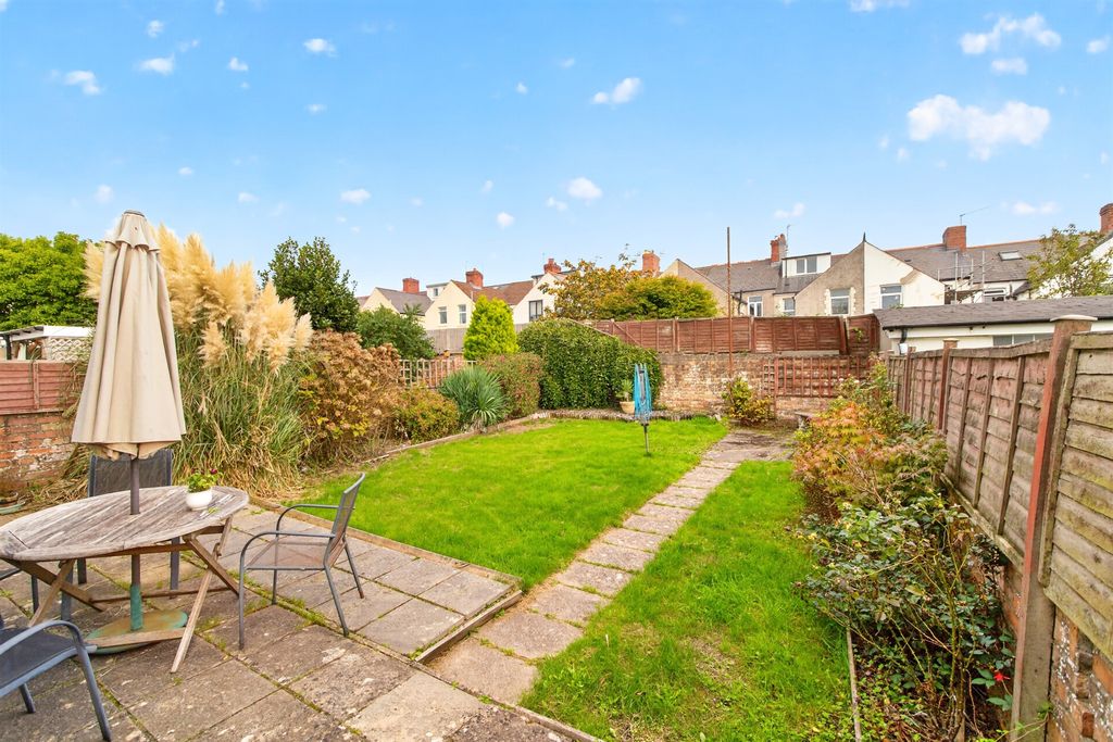Property photo 2 of 33