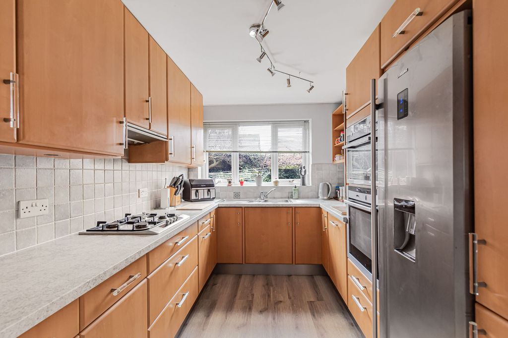 Property photo 2 of 26