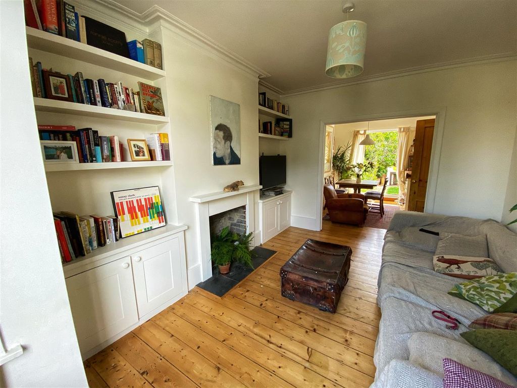 Property photo 2 of 25