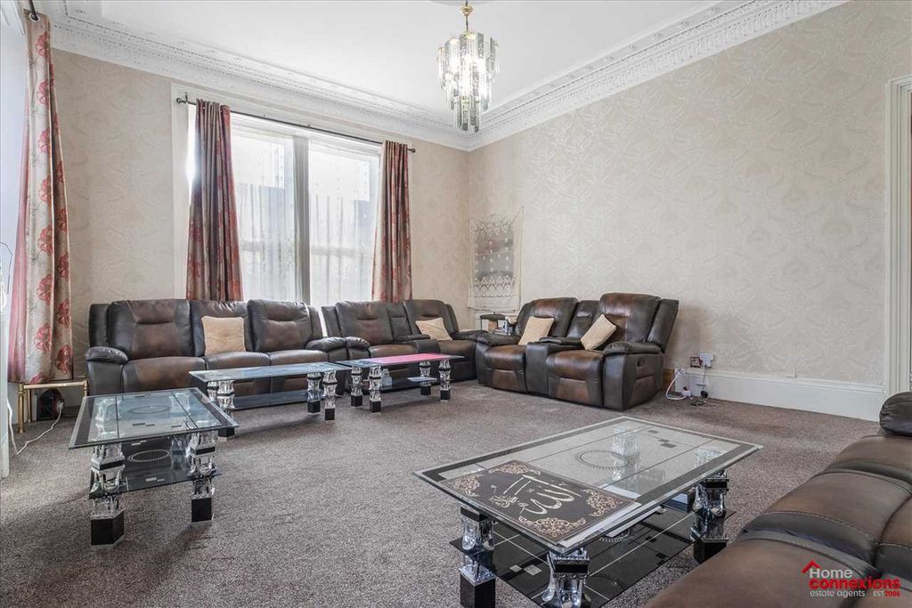 Property photo 2 of 19 Lounge (1)