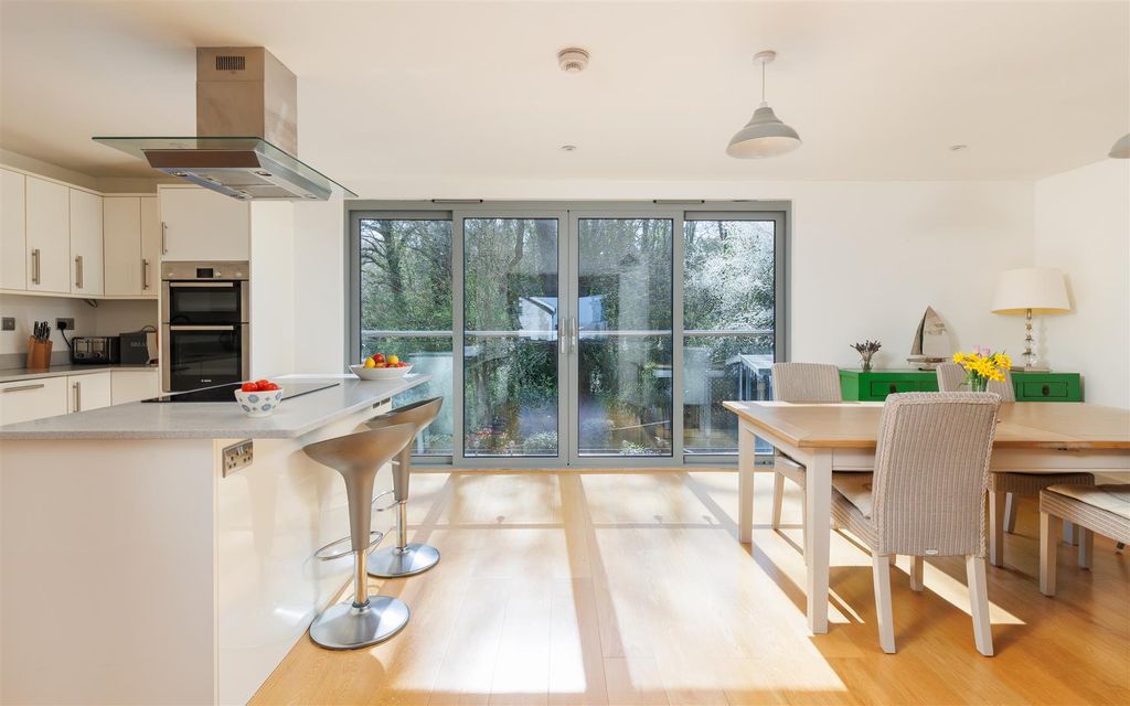 Property photo 2 of 40 Kitchen/Dining Room