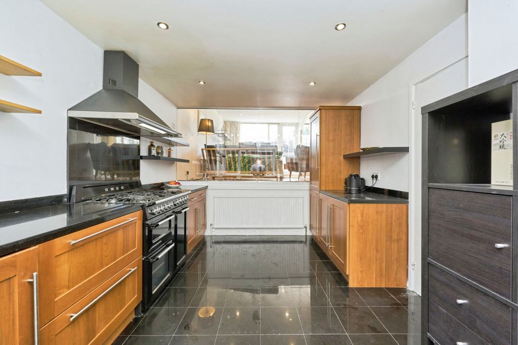 Property photo 3 of 16 Kitchen