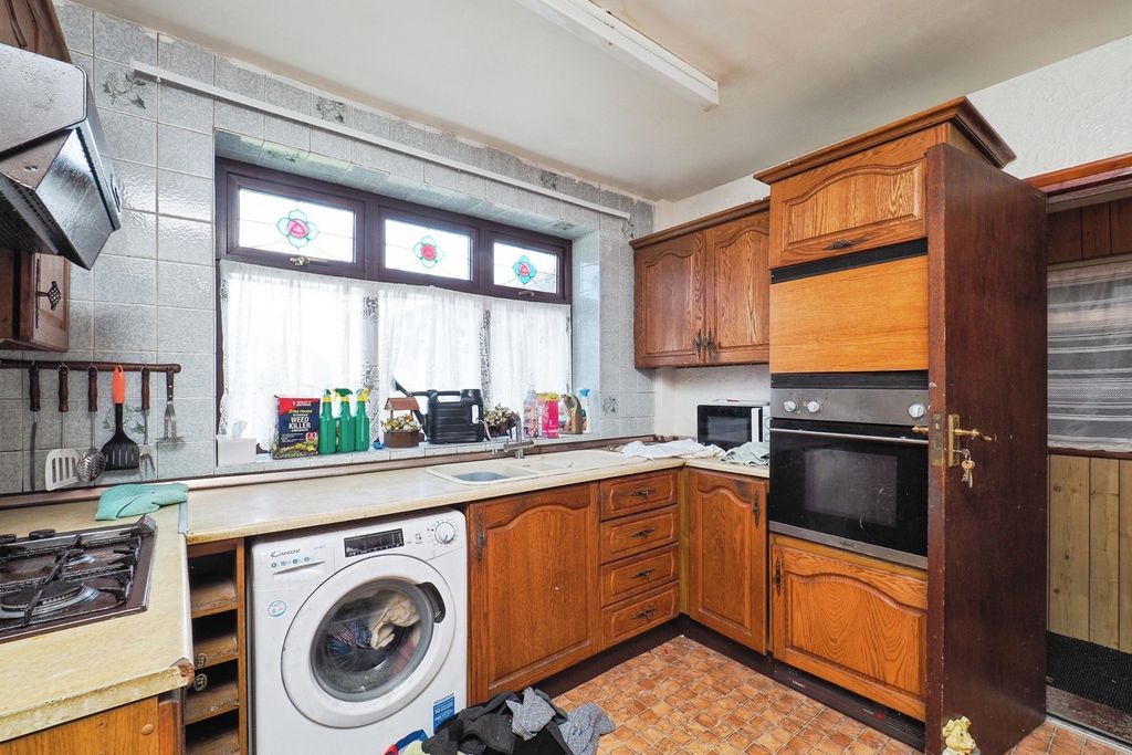 Property photo 3 of 15 Kitchen