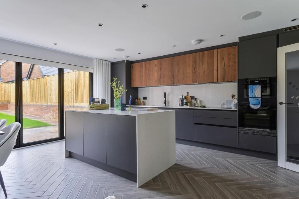 Property photo 2 of 29 4559561