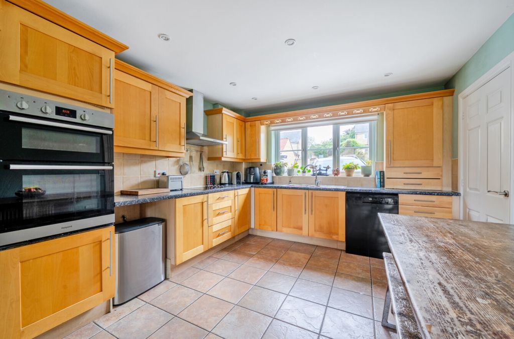 Property photo 3 of 24 1512800-15-6A8Ec7c3d0c12