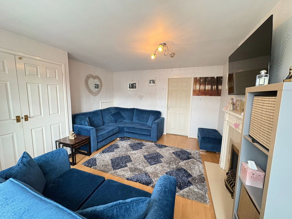 Property photo 2 of 33
