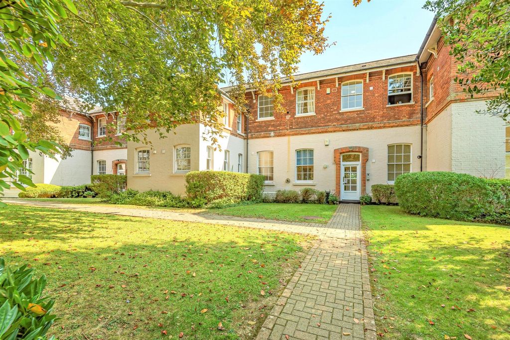 Property photo 1 of 10 1 (Main)