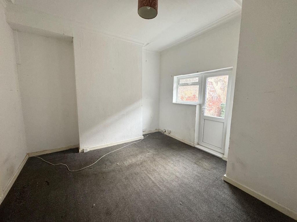 Property photo 3 of 10 Dining Room