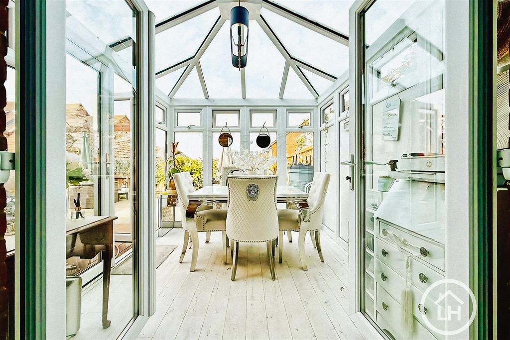 Property photo 3 of 13 Conservatory