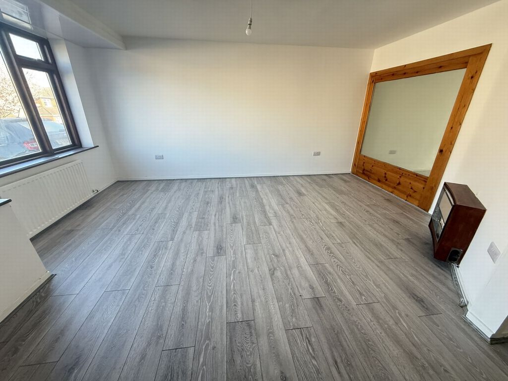 Property photo 2 of 9 Lounge